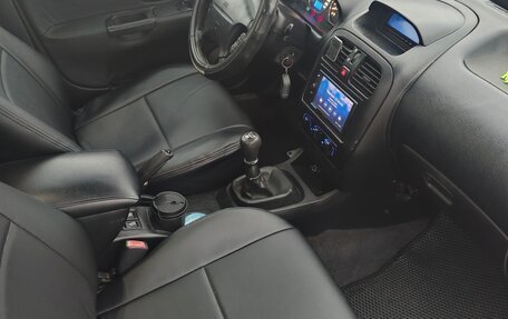 Mitsubishi Carisma I, 1999 год, 300 000 рублей, 9 фотография