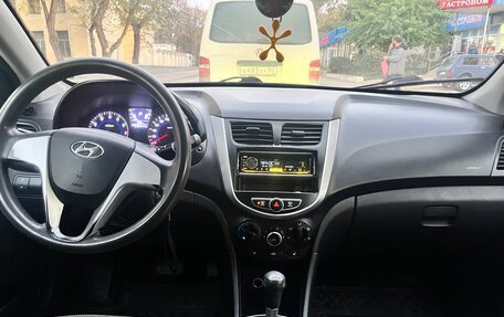 Hyundai Solaris II рестайлинг, 2011 год, 630 000 рублей, 6 фотография