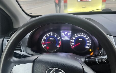 Hyundai Solaris II рестайлинг, 2011 год, 630 000 рублей, 7 фотография