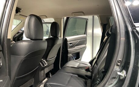 Mitsubishi Outlander III рестайлинг 3, 2019 год, 2 850 000 рублей, 13 фотография