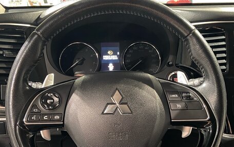 Mitsubishi Outlander III рестайлинг 3, 2019 год, 2 850 000 рублей, 21 фотография