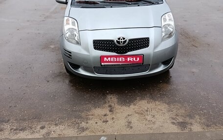 Toyota Yaris III рестайлинг, 2006 год, 590 000 рублей, 1 фотография