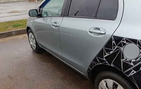 Toyota Yaris III рестайлинг, 2006 год, 590 000 рублей, 4 фотография