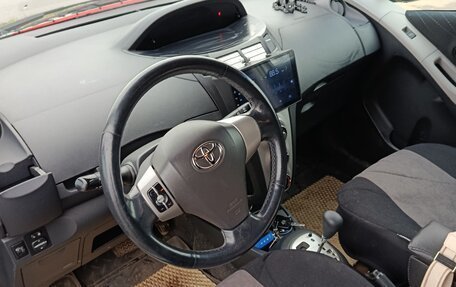 Toyota Yaris III рестайлинг, 2006 год, 590 000 рублей, 5 фотография