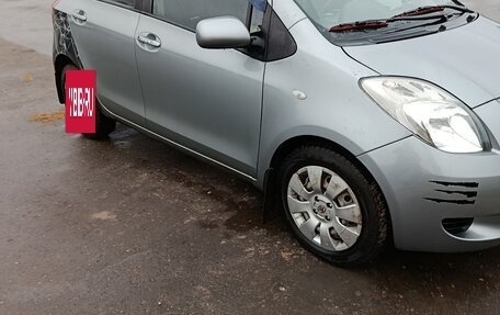 Toyota Yaris III рестайлинг, 2006 год, 590 000 рублей, 2 фотография