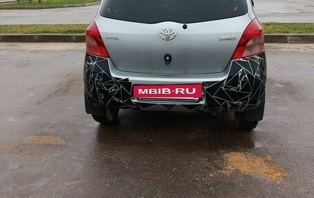 Toyota Yaris III рестайлинг, 2006 год, 590 000 рублей, 3 фотография