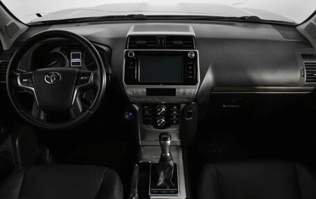 Toyota Land Cruiser Prado 150 рестайлинг 2, 2018 год, 4 390 000 рублей, 14 фотография