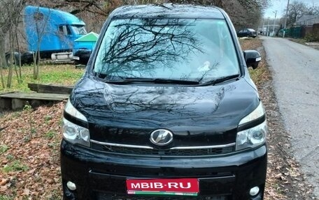 Toyota Voxy II, 2013 год, 1 750 000 рублей, 1 фотография