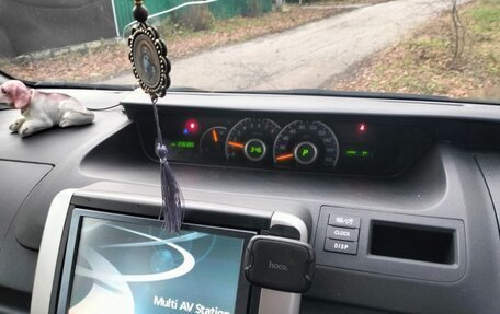 Toyota Voxy II, 2013 год, 1 750 000 рублей, 6 фотография