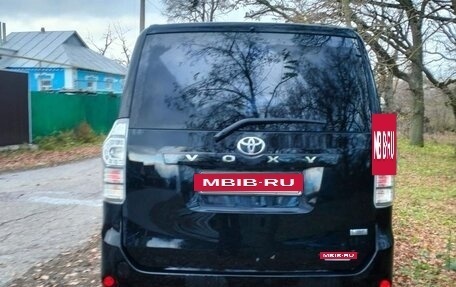 Toyota Voxy II, 2013 год, 1 750 000 рублей, 3 фотография