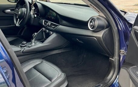 Alfa Romeo Giulia II, 2016 год, 2 100 000 рублей, 10 фотография