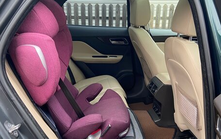 Jaguar F-Pace, 2016 год, 2 840 000 рублей, 17 фотография