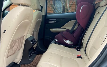 Jaguar F-Pace, 2016 год, 2 840 000 рублей, 16 фотография