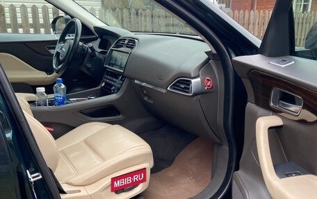Jaguar F-Pace, 2016 год, 2 840 000 рублей, 18 фотография