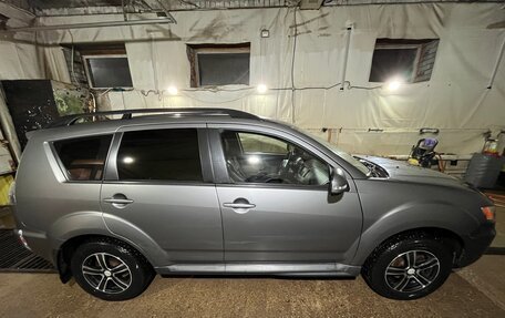 Mitsubishi Outlander III рестайлинг 3, 2011 год, 960 000 рублей, 4 фотография