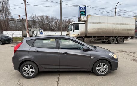 Hyundai Solaris II рестайлинг, 2011 год, 595 000 рублей, 3 фотография