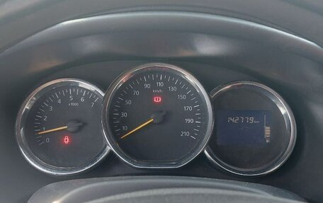 Renault Logan II, 2018 год, 585 000 рублей, 15 фотография