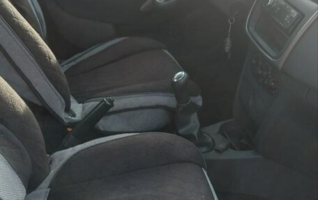 Renault Logan II, 2018 год, 585 000 рублей, 21 фотография