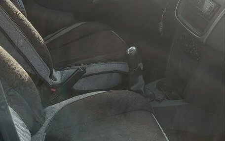 Renault Logan II, 2018 год, 585 000 рублей, 19 фотография