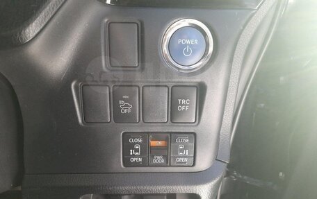 Toyota Esquire I, 2015 год, 1 650 000 рублей, 7 фотография