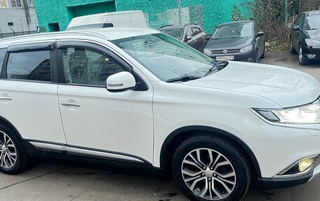 Mitsubishi Outlander III рестайлинг 3, 2016 год, 2 050 000 рублей, 3 фотография