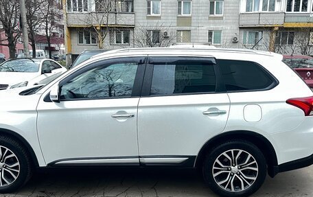 Mitsubishi Outlander III рестайлинг 3, 2016 год, 2 050 000 рублей, 2 фотография