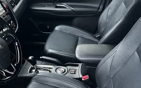 Mitsubishi Outlander III рестайлинг 3, 2016 год, 2 050 000 рублей, 9 фотография