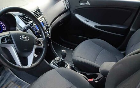 Hyundai Solaris II рестайлинг, 2012 год, 875 000 рублей, 6 фотография