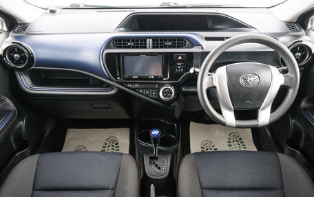 Toyota Aqua I, 2017 год, 999 000 рублей, 11 фотография