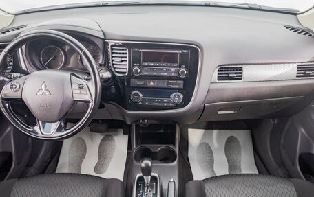 Mitsubishi Outlander III рестайлинг 3, 2015 год, 1 849 000 рублей, 10 фотография