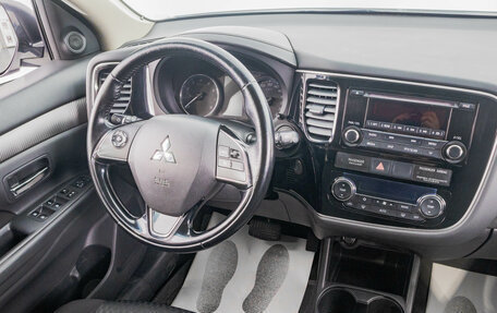 Mitsubishi Outlander III рестайлинг 3, 2015 год, 1 849 000 рублей, 18 фотография