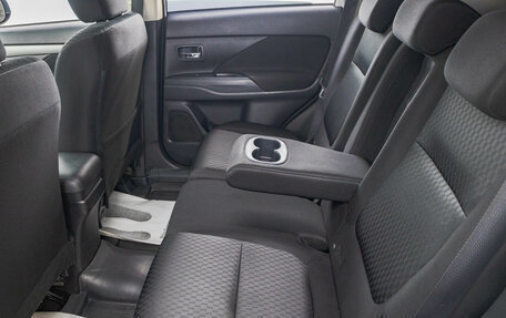 Mitsubishi Outlander III рестайлинг 3, 2015 год, 1 849 000 рублей, 25 фотография