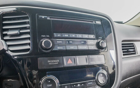 Mitsubishi Outlander III рестайлинг 3, 2015 год, 1 849 000 рублей, 20 фотография