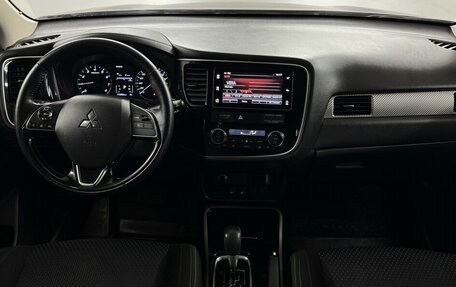 Mitsubishi Outlander III рестайлинг 3, 2018 год, 1 770 000 рублей, 5 фотография