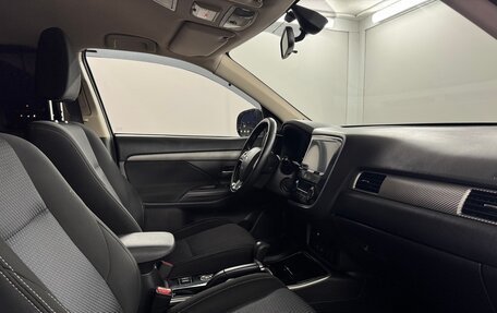 Mitsubishi Outlander III рестайлинг 3, 2018 год, 1 770 000 рублей, 12 фотография