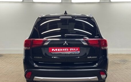 Mitsubishi Outlander III рестайлинг 3, 2018 год, 1 770 000 рублей, 4 фотография