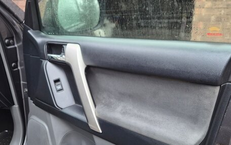 Toyota Land Cruiser Prado 150 рестайлинг 2, 2013 год, 2 350 000 рублей, 28 фотография