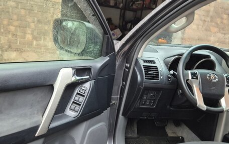 Toyota Land Cruiser Prado 150 рестайлинг 2, 2013 год, 2 350 000 рублей, 30 фотография