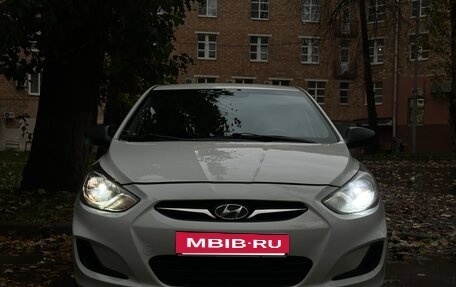 Hyundai Solaris II рестайлинг, 2013 год, 750 000 рублей, 2 фотография