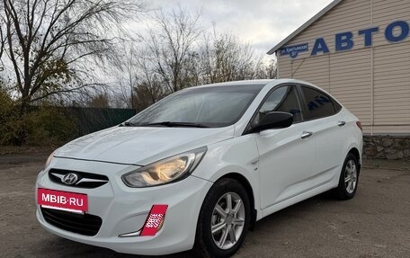 Hyundai Solaris II рестайлинг, 2014 год, 820 000 рублей, 2 фотография