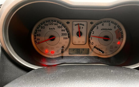 Nissan Note II рестайлинг, 2006 год, 500 000 рублей, 27 фотография