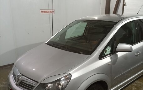 Opel Zafira B, 2011 год, 750 000 рублей, 1 фотография