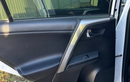 Toyota RAV4, 2015 год, 1 700 000 рублей, 10 фотография