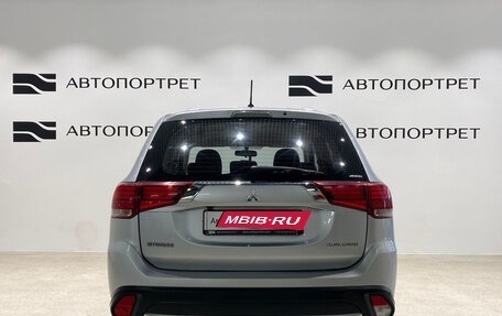 Mitsubishi Outlander III рестайлинг 3, 2015 год, 1 399 000 рублей, 6 фотография