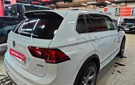 Volkswagen Tiguan II, 2018 год, 3 590 000 рублей, 3 фотография