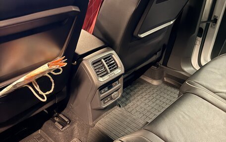 Volkswagen Tiguan II, 2018 год, 3 590 000 рублей, 10 фотография