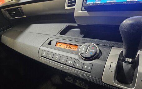 Honda Freed I, 2013 год, 1 350 000 рублей, 21 фотография