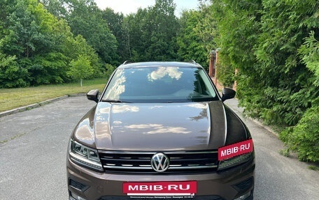 Volkswagen Tiguan II, 2018 год, 2 450 000 рублей, 3 фотография