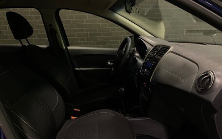 Renault Logan II, 2017 год, 650 000 рублей, 10 фотография