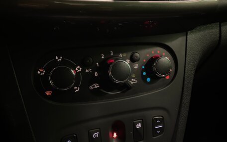 Renault Logan II, 2017 год, 650 000 рублей, 13 фотография